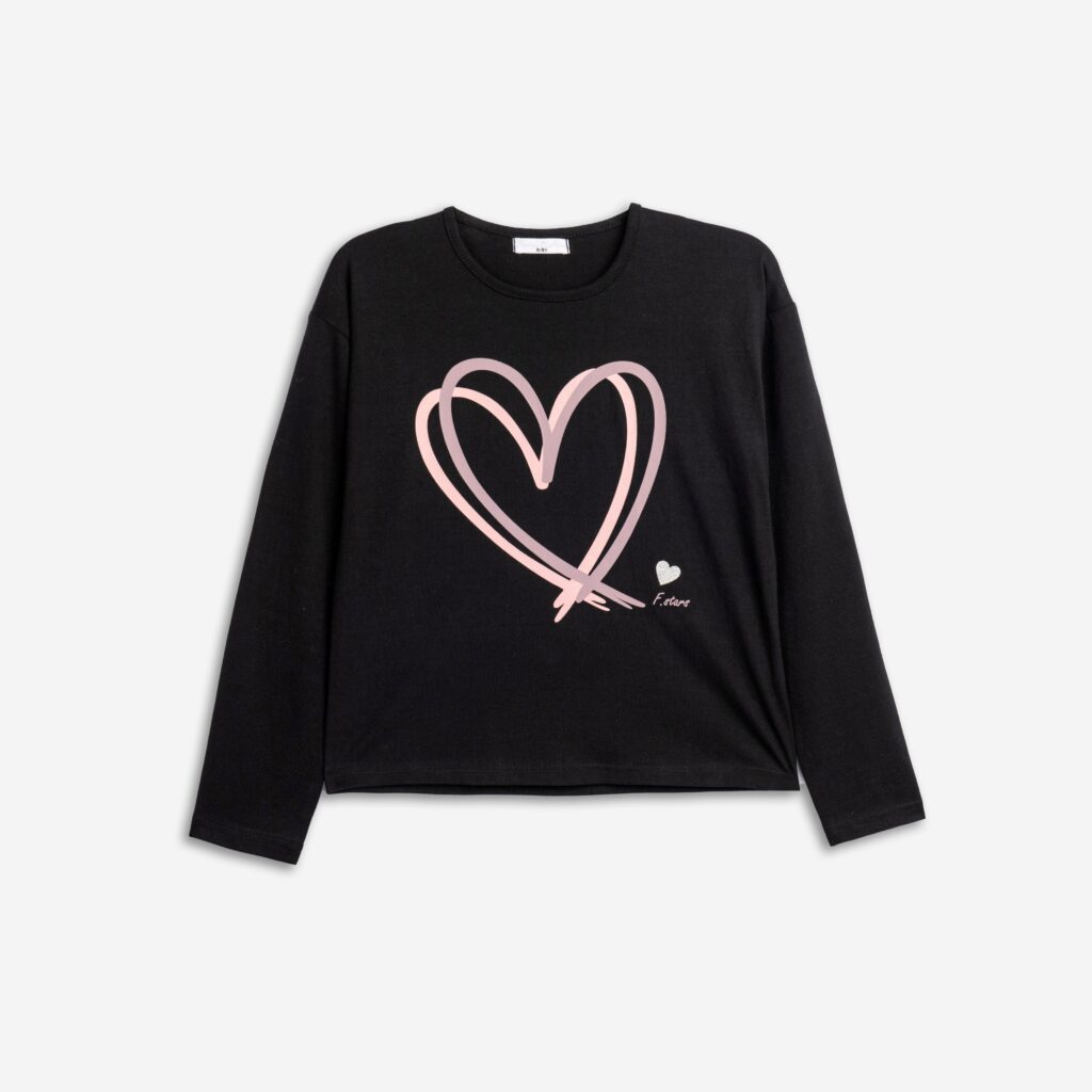 Camiseta negra juvenil coraz&oacute;n