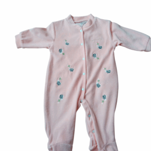 Pijama polar salmón flores bebé