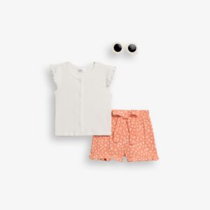Conjunto Camiseta  Blanca Manga Volante + Short Lunares Coral +Regalo Gafas De Sol